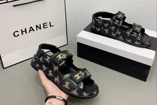 2020 new women's slippers classic lady's jelly sandal pvc panel wholesale shoes indoor outdoor print summer fashion flat, Black
2020 new women's slippers classic lady's jelly sandal pvc panel wholesale shoes indoor outdoor print summer fashion flat, Black