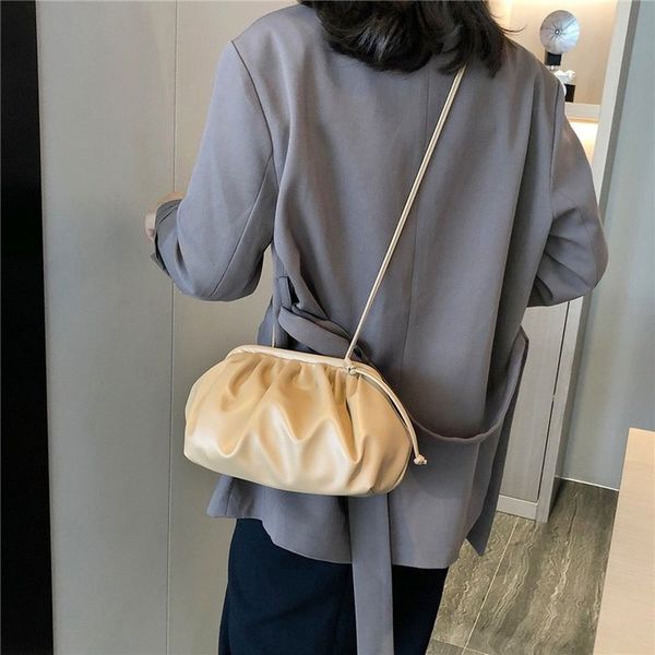 2020 new shoulder bag women's casual fashion korean version of the simple retro fold diagonal
2020 new shoulder bag women's casual fashion korean version of the simple retro fold diagonal