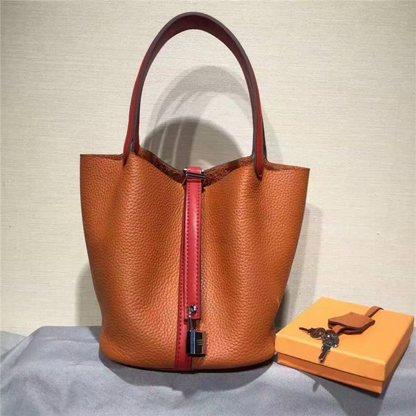 elegant2019 leather genuine woman litchi grain head layer cowhide spelling color bucket package single shoulder handbag
elegant2019 leather genuine woman litchi grain head layer cowhide spelling color bucket package single shoulder handbag