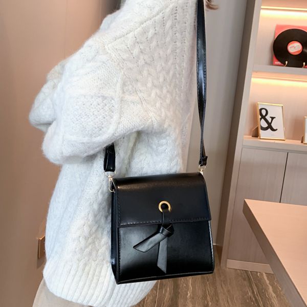 autumn and winter new 2020 luxury designer korean version of the small square bag wild retro forest shoulder bag
autumn and winter new 2020 luxury designer korean version of the small square bag wild retro forest shoulder bag
