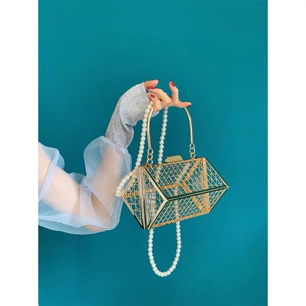 2020 new metal hollow women's shoulder crossbody bags ladies party evening bag female bags cage fashion handbag clutches
2020 new metal hollow women's shoulder crossbody bags ladies party evening bag female bags cage fashion handbag clutches