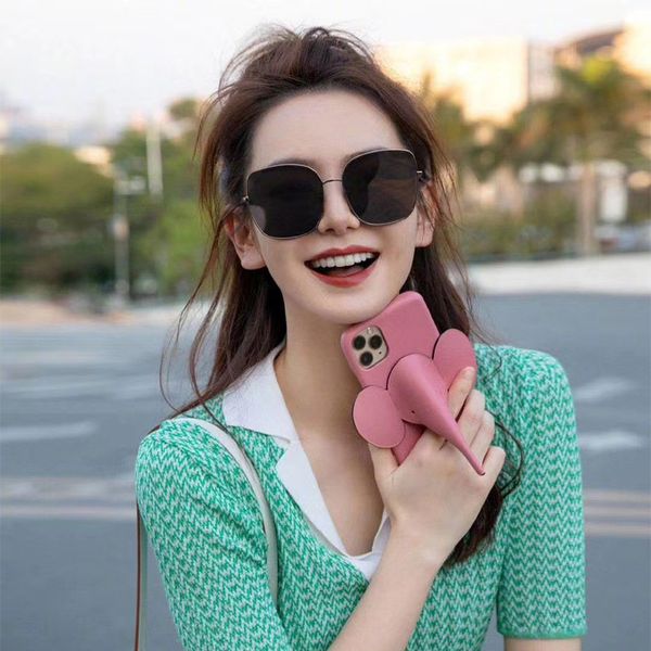 the new 2020 general women and sunglasses fashion metal box sunglasses trend in v europe street beat bling high quality
the new 2020 general women and sunglasses fashion metal box sunglasses trend in v europe street beat bling high quality