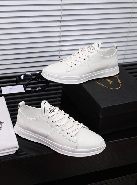 new style high-end luxury men's casual sports shoes fashion design brand classic retro men's sneakers black and white size 38--44
new style high-end luxury men's casual sports shoes fashion design brand classic retro men's sneakers black and white size 38--44