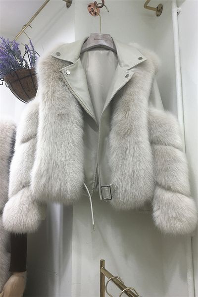 2020 new design women's pu leather patchwork turn down collar long sleeve faux fox fur short jacket coat casacos, Black
2020 new design women's pu leather patchwork turn down collar long sleeve faux fox fur short jacket coat casacos, Black
