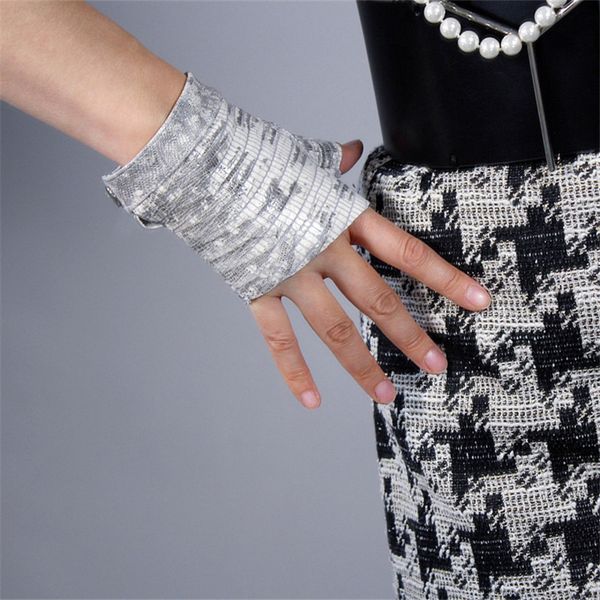 2019 latest real leather fingerless gloves white lizard skin animal pattern pure sheepskin half finger woman' gloves tb130-1, Blue;gray
2019 latest real leather fingerless gloves white lizard skin animal pattern pure sheepskin half finger woman' gloves tb130-1, Blue;gray