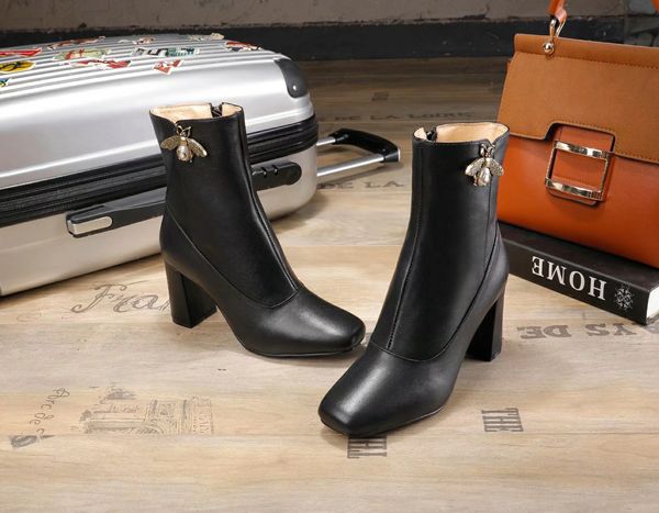luxury womens boots fashion black leather with bee chunky heel shoes martin boots lady ankle boots designer winter shoes
luxury womens boots fashion black leather with bee chunky heel shoes martin boots lady ankle boots designer winter shoes