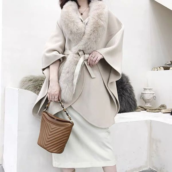 hand make loose women lady winter double side wool cloak coat with real fur collar, Black
hand make loose women lady winter double side wool cloak coat with real fur collar, Black