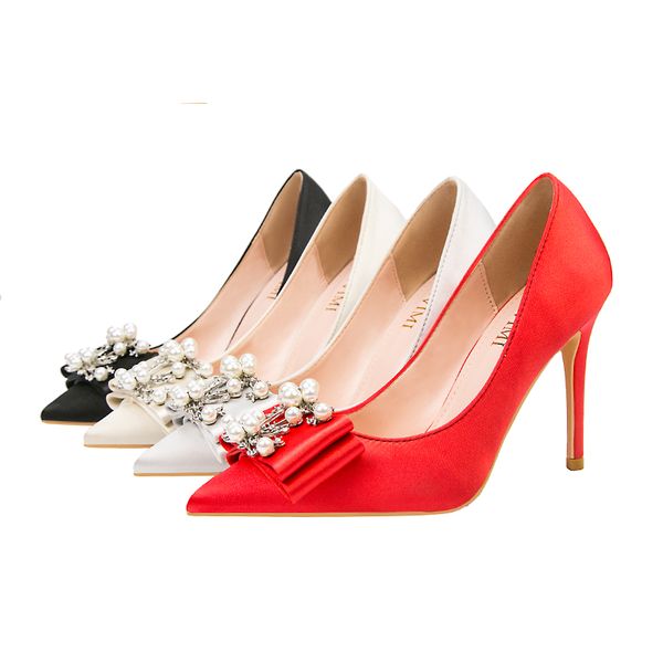 fashionable night club show thin thin thin heel high heels wedding shoes pointed silk pearl buckle single shoes
fashionable night club show thin thin thin heel high heels wedding shoes pointed silk pearl buckle single shoes
