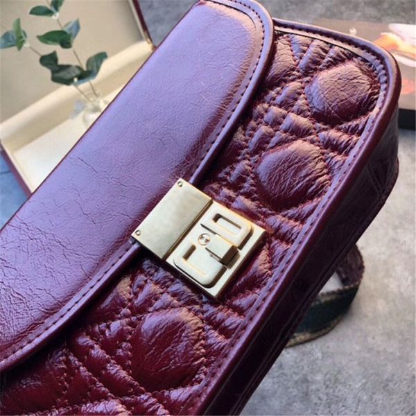 brand womens crossbody handbags cracked lattice oil wax skin perfect jujube red color wide comfort shoulder strap selling new girl bags
brand womens crossbody handbags cracked lattice oil wax skin perfect jujube red color wide comfort shoulder strap selling new girl bags