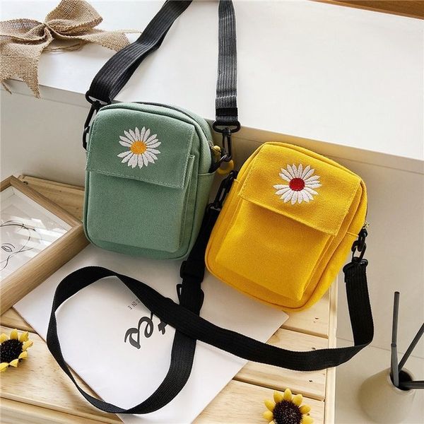 2020 new korean version of the cute little daisy flower girl canvas bag japanese harajuku soft girl shoulder messenger bag
2020 new korean version of the cute little daisy flower girl canvas bag japanese harajuku soft girl shoulder messenger bag