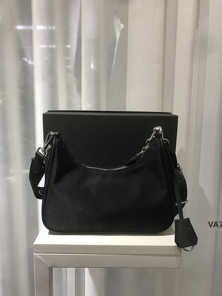 global delivery 2020 classic accessories double bag suit fabric shoulder bag metal chain handbag size 22cm 12cm 6cmva7
global delivery 2020 classic accessories double bag suit fabric shoulder bag metal chain handbag size 22cm 12cm 6cmva7