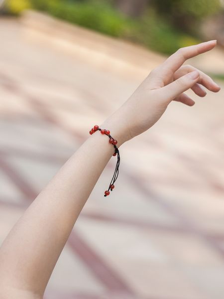 old fashion recruit peach transhipment red string sen department of red agate bracelet womens simple student smaller design cold anti-villai, Black
old fashion recruit peach transhipment red string sen department of red agate bracelet womens simple student smaller design cold anti-villai, Black