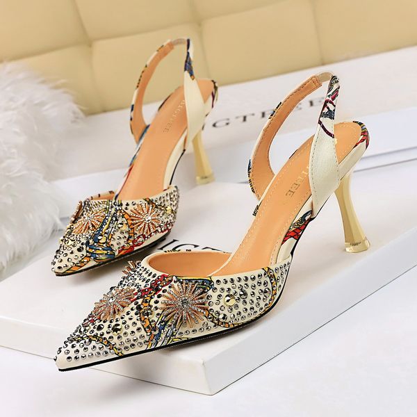 european and american banquet women's shoes high heel shallow mouth pointed metal rivet flower rhinestone trip sandals, Black
european and american banquet women's shoes high heel shallow mouth pointed metal rivet flower rhinestone trip sandals, Black