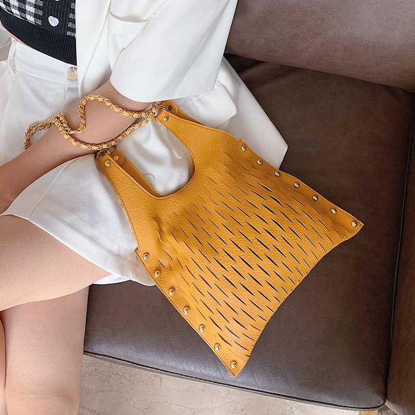 summer cool riveting nail textured shoulder bag 2020 new fashion all-match women's chain shoulder bag
summer cool riveting nail textured shoulder bag 2020 new fashion all-match women's chain shoulder bag