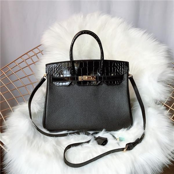 elegant2019 litchi fund classic pattern matching crocodile grain single shoulder span portable genuine leather woman package
elegant2019 litchi fund classic pattern matching crocodile grain single shoulder span portable genuine leather woman package