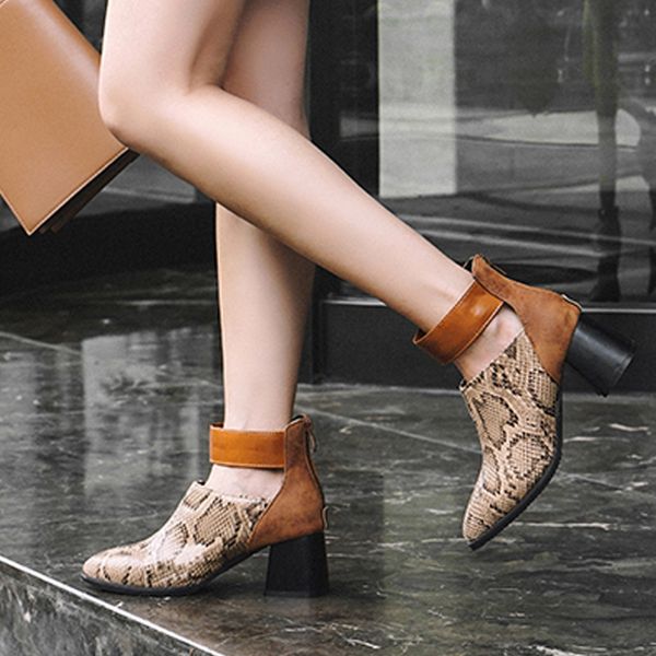 2019 autumn and winter new high-heeled shoes women's fashion simple snakeskin stitching comfortable coarse heel casual shoes, Black
2019 autumn and winter new high-heeled shoes women's fashion simple snakeskin stitching comfortable coarse heel casual shoes, Black
