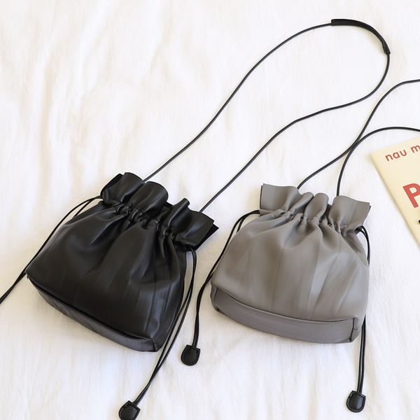 retro bucket bag solid color draw rope one shoulder oblique satchel casual soft face mini small bag
retro bucket bag solid color draw rope one shoulder oblique satchel casual soft face mini small bag