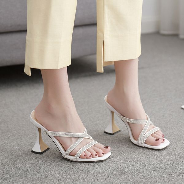 2020 new fashion all-match crystal a- line cross strap spool heels high heel slippers women's sandals, Black
2020 new fashion all-match crystal a- line cross strap spool heels high heel slippers women's sandals, Black