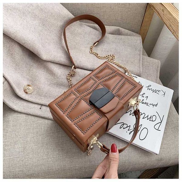 shujin винтаж площадь женщина tote 2020 мода pu кожа женской сумки brand design rivet box дама плечо сумка
shujin винтаж площадь женщина tote 2020 мода pu кожа женской сумки brand design rivet box дама плечо сумка