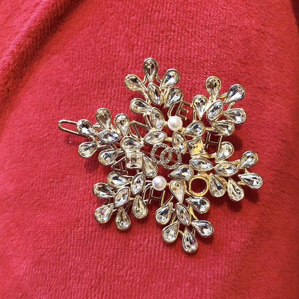 c1922 snow hair clip inlaid crystal horse eye stone leaf shaped flower letter wedding decoration, Golden;silver
c1922 snow hair clip inlaid crystal horse eye stone leaf shaped flower letter wedding decoration, Golden;silver