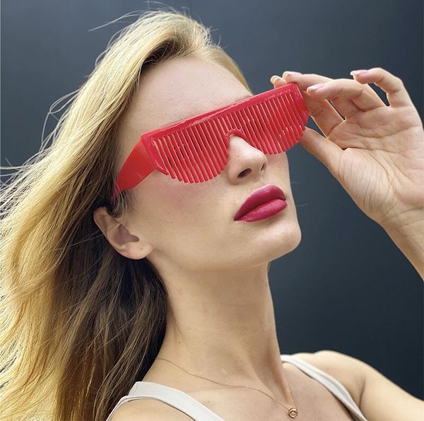 2020 new creative glasses can comb combing their hair dress headdress decorated shutters sunglasses female red tide drift, White;black
2020 new creative glasses can comb combing their hair dress headdress decorated shutters sunglasses female red tide drift, White;black