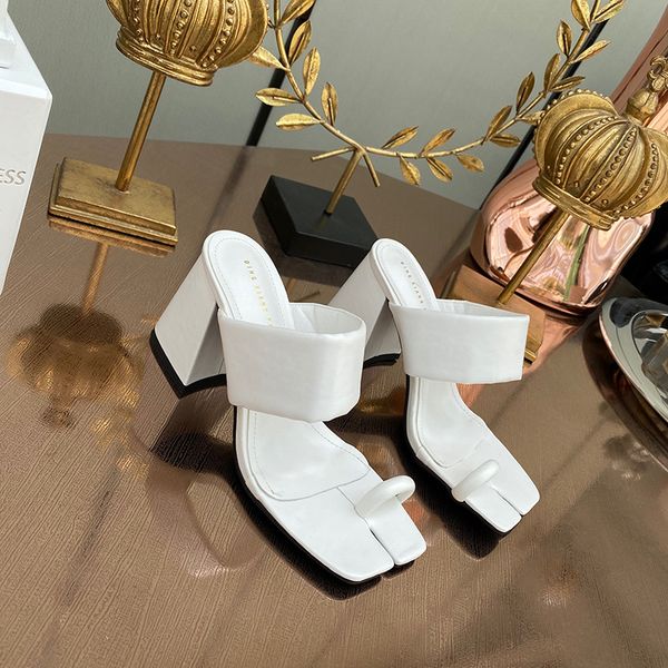 square heel slippers casual shoes rubber flip flops women heels slides block hawaiian high soft fashion pu fabric rome, Black
square heel slippers casual shoes rubber flip flops women heels slides block hawaiian high soft fashion pu fabric rome, Black