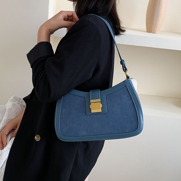 2020 new women's shoulder bag european and american fashion temperament lock korean casual lady diagonal crescent bag
2020 new women's shoulder bag european and american fashion temperament lock korean casual lady diagonal crescent bag