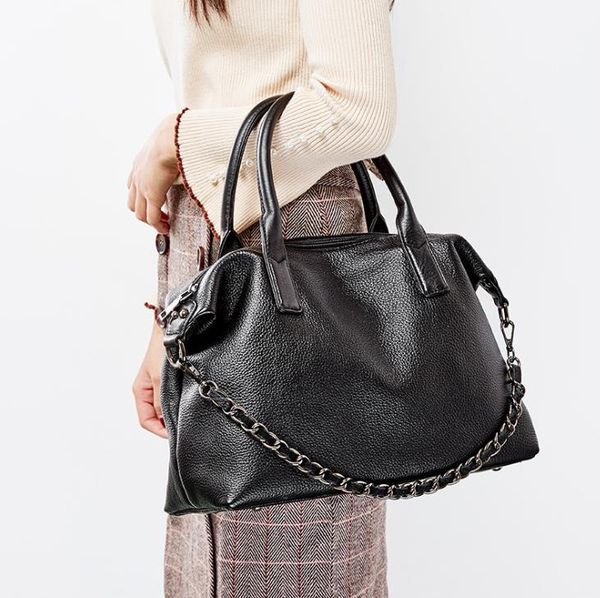europe and the united states explosion models leather female baotou layer of leather chain bag ladies hand ladle shoulder messenger bag
europe and the united states explosion models leather female baotou layer of leather chain bag ladies hand ladle shoulder messenger bag