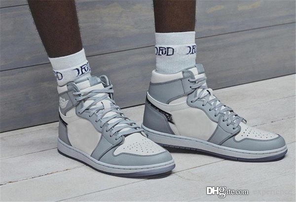 authentic 2020dior x air 1 high og retro luxury basketball shoes men women 202airjordan white grey black sneakers sports with original box
authentic 2020dior x air 1 high og retro luxury basketball shoes men women 202airjordan white grey black sneakers sports with original box