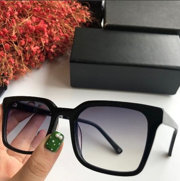 2018 new dark blue black frank frame blue square glasses fashion designer men sell sunglasses with box and dastbag, White;black
2018 new dark blue black frank frame blue square glasses fashion designer men sell sunglasses with box and dastbag, White;black