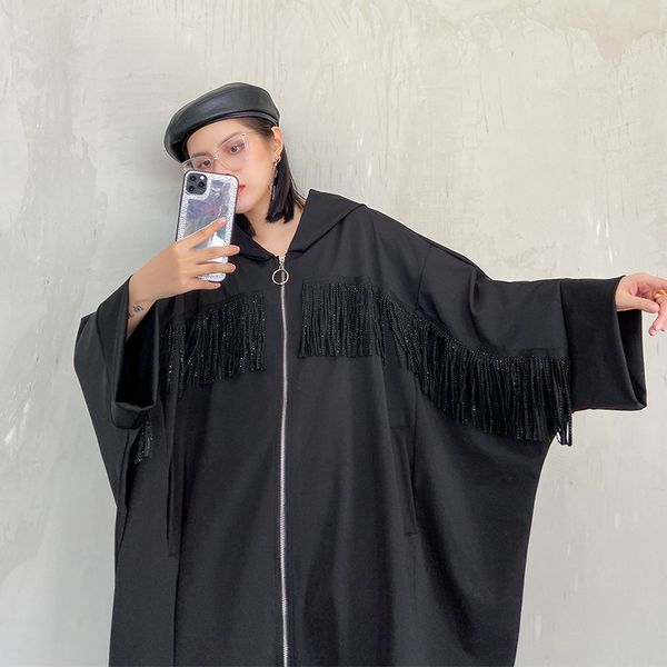 2020 women oversize bat sleeve tassel diamonds black hooded trench coat cloak female streetwear casual fashion long windbreaker, Tan;black
2020 women oversize bat sleeve tassel diamonds black hooded trench coat cloak female streetwear casual fashion long windbreaker, Tan;black