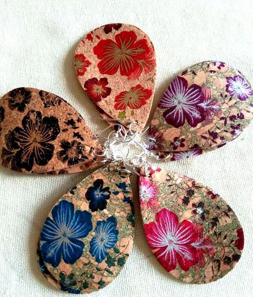 fashion print rose floral teardrop pu leather earrings for women 2021 summer jewelry new unique drop leather earrings, Golden;silver
fashion print rose floral teardrop pu leather earrings for women 2021 summer jewelry new unique drop leather earrings, Golden;silver