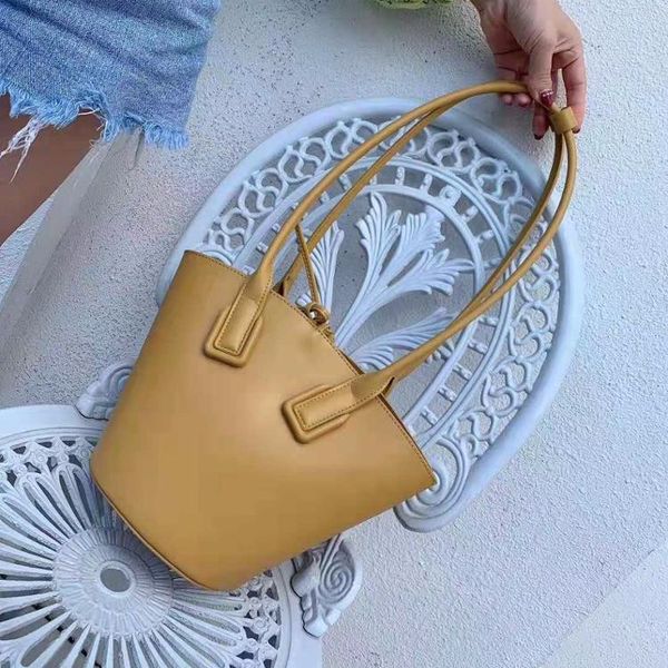 2020 ss мода обычная натуральная воловья кожа женщина сумка
2020 ss мода обычная натуральная воловья кожа женщина сумка