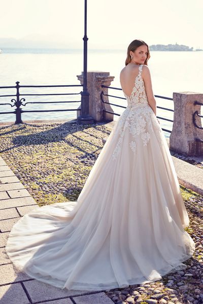 2019 new fashion wedding dresses deep v neck backless lace applique tiered tulle wedding dress bridal gowns boho formal dress, White
2019 new fashion wedding dresses deep v neck backless lace applique tiered tulle wedding dress bridal gowns boho formal dress, White