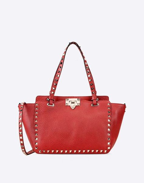 european classical style luxury milan zoshow new female handbag shoulder bag made of leather decorative metal buckle rivet
european classical style luxury milan zoshow new female handbag shoulder bag made of leather decorative metal buckle rivet