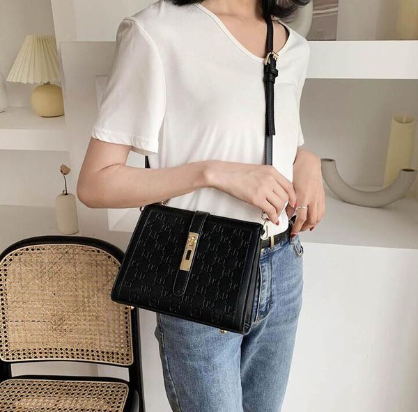 lady casual handbag bucket bag pu new style shoulder bags women bag senior crossbody travrl bag
lady casual handbag bucket bag pu new style shoulder bags women bag senior crossbody travrl bag