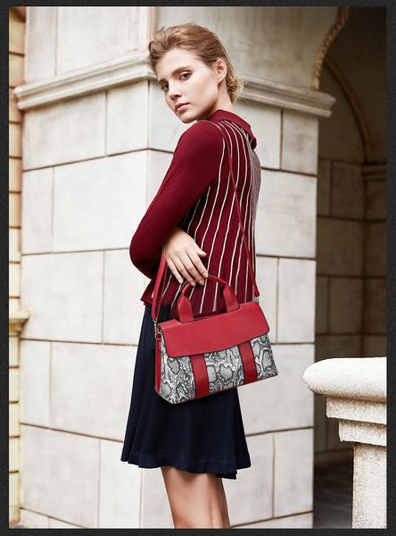 fashion ladies casual bag europe and the united states fashion snake embossed handbag shoulder slung two-piece ladies bag wholesale
fashion ladies casual bag europe and the united states fashion snake embossed handbag shoulder slung two-piece ladies bag wholesale