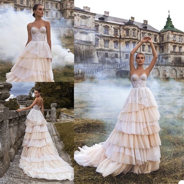 2020 a-line wedding dresses sweetheart sleeveless tiered tulle bridal gown appliqued lace sequins sweep train custom made robes de mariée, White
2020 a-line wedding dresses sweetheart sleeveless tiered tulle bridal gown appliqued lace sequins sweep train custom made robes de mariée, White