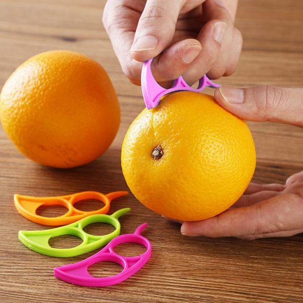 полезные пластиковые оранжевый citrus овощечистка slicer cutter лимонный кожице remover быстро обнажая кухня инструмент random color
полезные пластиковые оранжевый citrus овощечистка slicer cutter лимонный кожице remover быстро обнажая кухня инструмент random color
