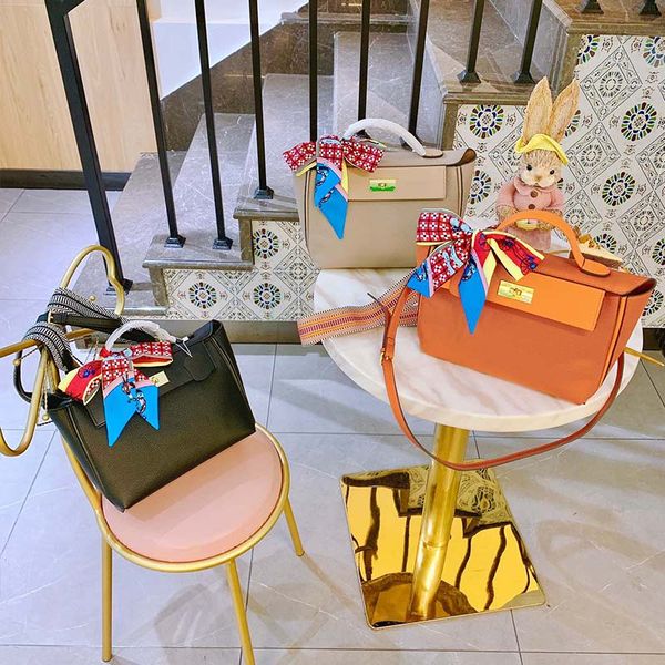 лучшие продажи дизайнер роскошные сумки кошельки женщины 2020 новый универсальный ins цепи мода персонализированные одно плечо сумки посыльн
лучшие продажи дизайнер роскошные сумки кошельки женщины 2020 новый универсальный ins цепи мода персонализированные одно плечо сумки посыльн