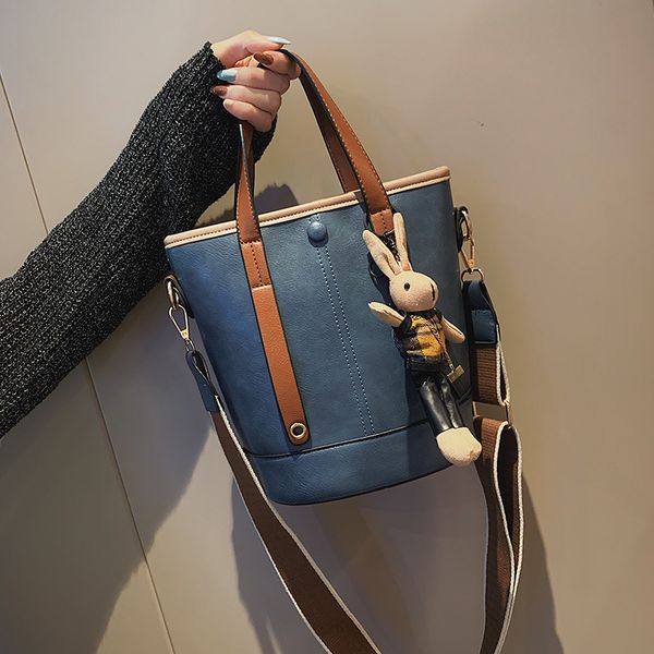 women's bag 2019 winter new fashion bucket bag retro leather slant straddle one shoulder women's 
women's bag 2019 winter new fashion bucket bag retro leather slant straddle one shoulder women's