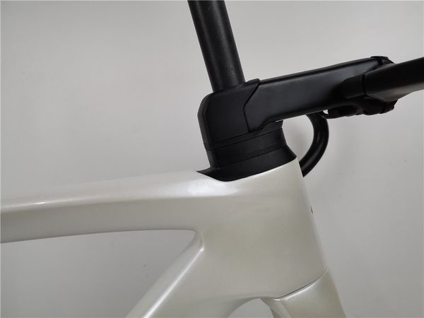 carbon frame road bike suitable for di2 group thru axle 100*12 142*12mm road bicycle frames bb30 bottom bracket
carbon frame road bike suitable for di2 group thru axle 100*12 142*12mm road bicycle frames bb30 bottom bracket