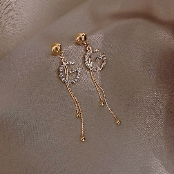 s925 silver needle earrings female temperament korean long tassel earrings fashion show face thin letter g, Golden;silver
s925 silver needle earrings female temperament korean long tassel earrings fashion show face thin letter g, Golden;silver