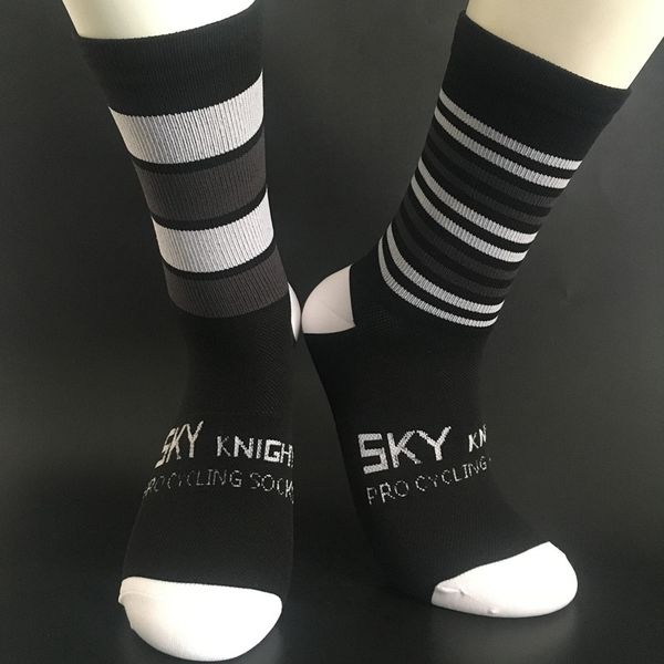 new left and right feet stripe cycling socks sports running basketball socks bike calcetines ciclismo hombre, Black
new left and right feet stripe cycling socks sports running basketball socks bike calcetines ciclismo hombre, Black