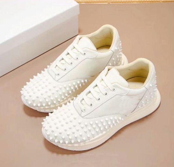 2020 designer sneakers bottom is red shoe low cut suede spike shoes for men luxury shoes party wedding crystal leather sneakers black white
2020 designer sneakers bottom is red shoe low cut suede spike shoes for men luxury shoes party wedding crystal leather sneakers black white