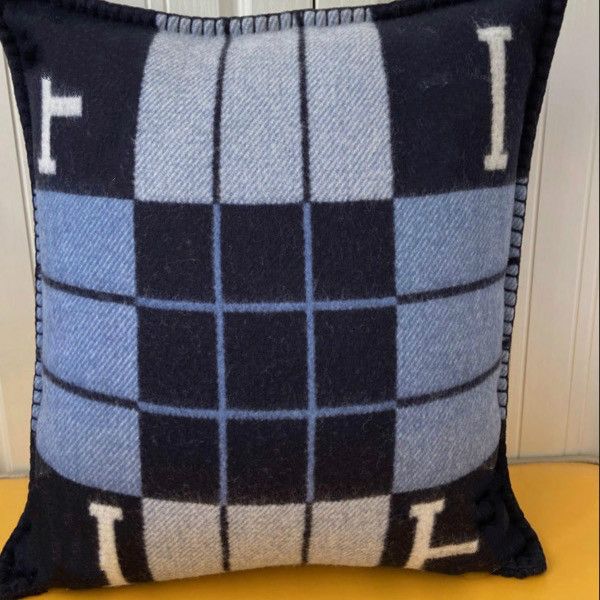 quailty luxury fashion brand wool h cushion living room sofa ins pillow case cushion sofa home luxury horse h cushion pillow 50&50cm
quailty luxury fashion brand wool h cushion living room sofa ins pillow case cushion sofa home luxury horse h cushion pillow 50&50cm