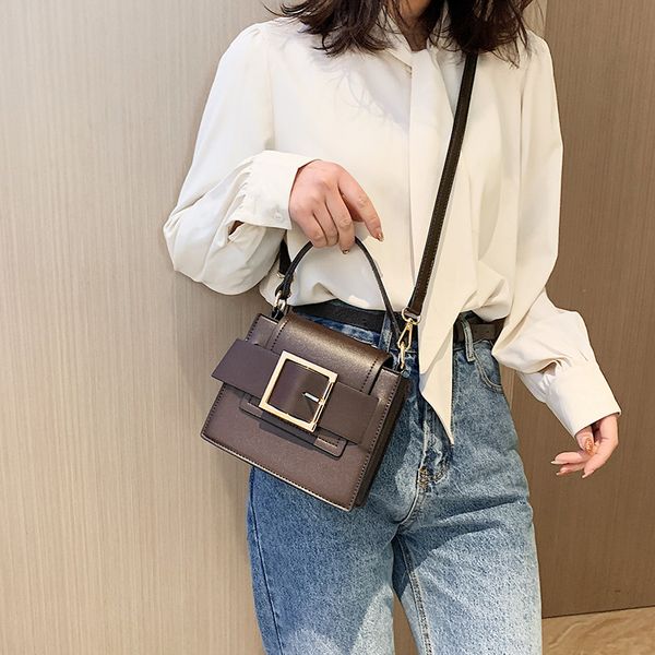 2020 new lady travel handbags fashion shoulder messenger bag belt buckle design pu leather crossbody bags purses d83 
2020 new lady travel handbags fashion shoulder messenger bag belt buckle design pu leather crossbody bags purses d83