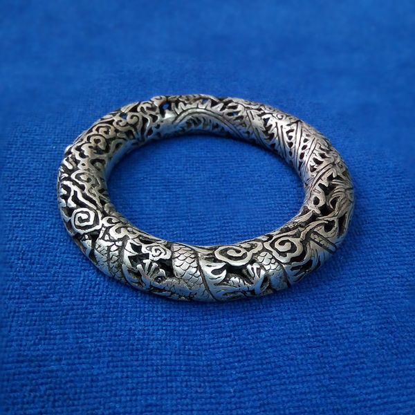 ethnic wind and miao silver hollow dragon bracelet originally created chinese style fashion bracelet silver jewelry
ethnic wind and miao silver hollow dragon bracelet originally created chinese style fashion bracelet silver jewelry