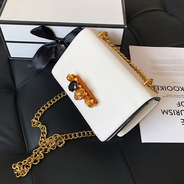 2020 summer fashion chain shoulder messenger bags niche women purse and handbags casual small square bags
2020 summer fashion chain shoulder messenger bags niche women purse and handbags casual small square bags