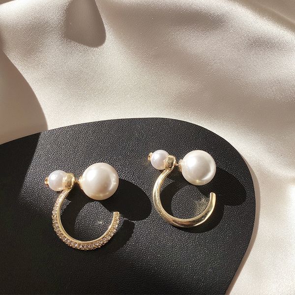 2020 new asymmetric earring pearl hoop earring zircon round fashion jewelry for women ear ring, Golden;silver
2020 new asymmetric earring pearl hoop earring zircon round fashion jewelry for women ear ring, Golden;silver